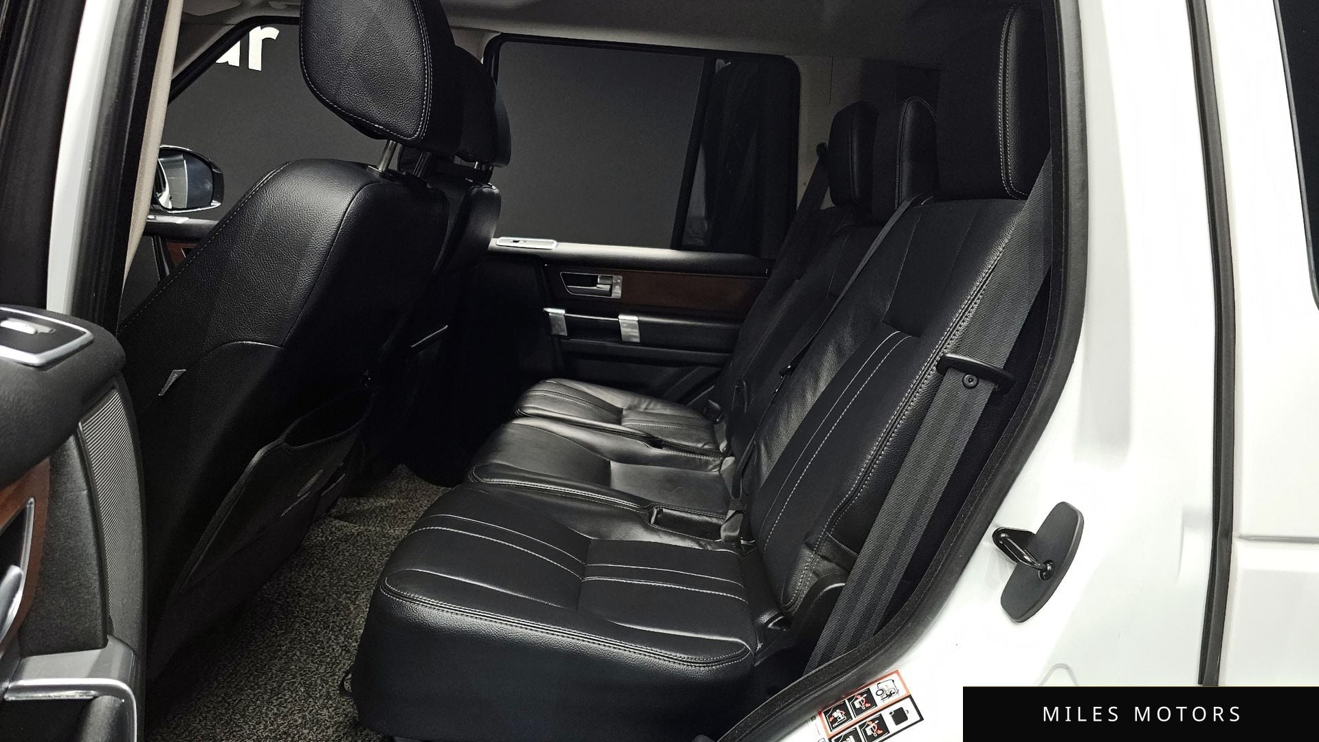 Land Rover Discovery 2015 — миниатюра 12