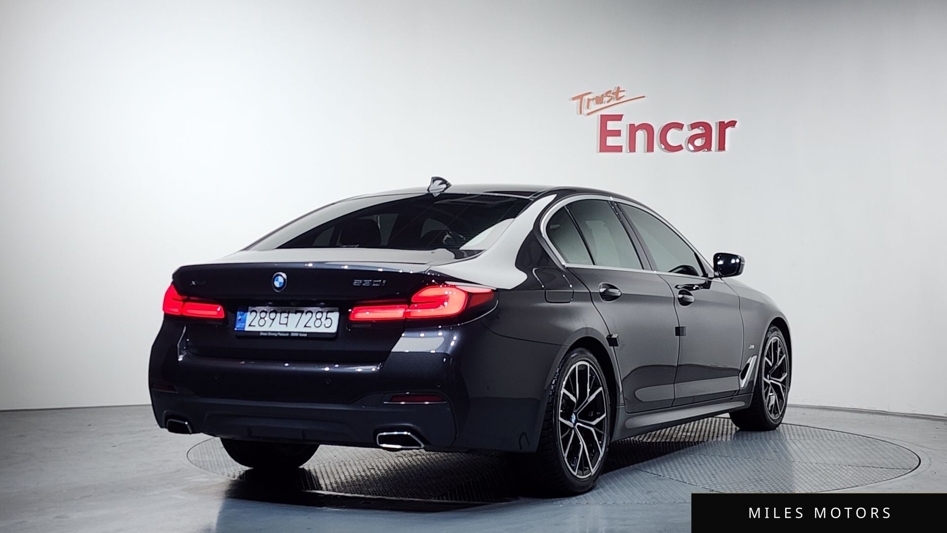 BMW 5 Series (G30) 2021 — миниатюра 2