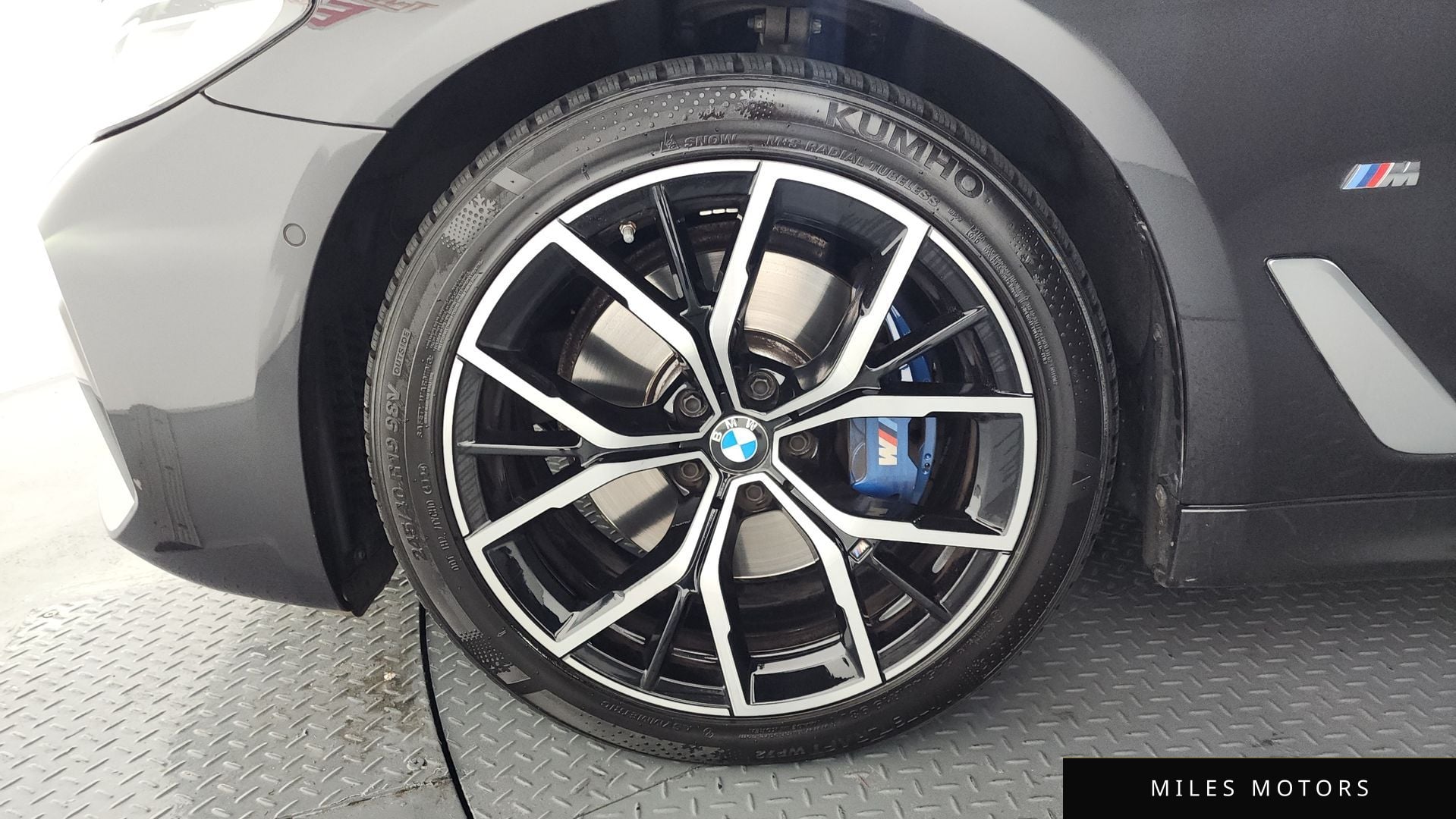 BMW 5 Series (G30) 2021 — миниатюра 5