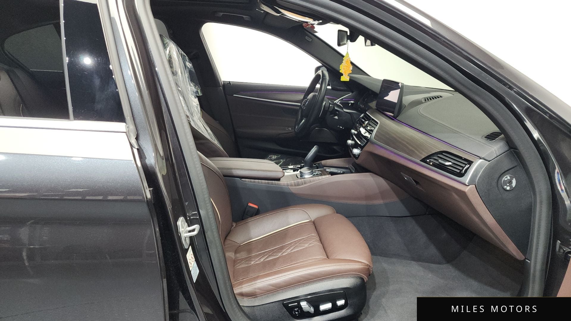 BMW 5 Series (G30) 2021 — миниатюра 11