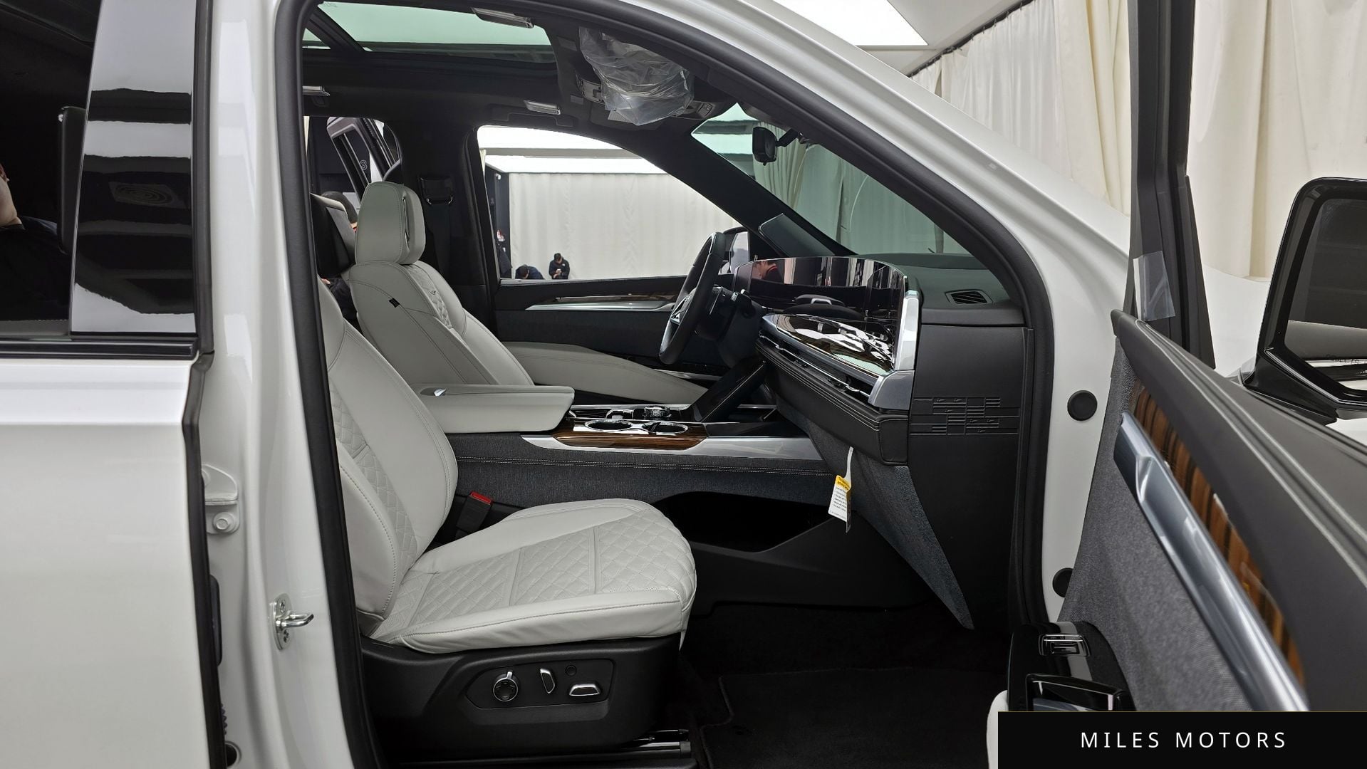 Cadillac Escalade 2025 — миниатюра 11