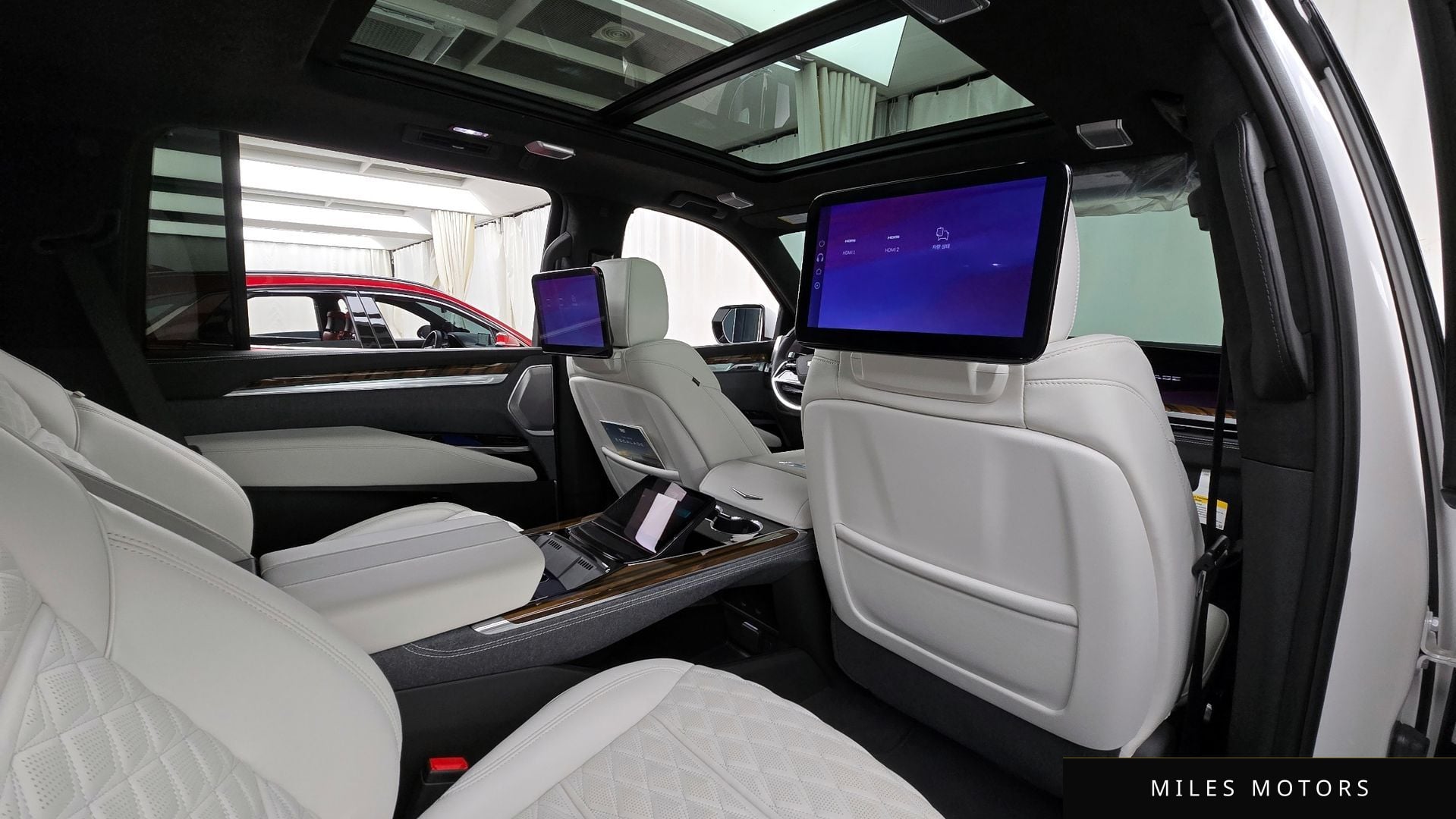 Cadillac Escalade 2025 — миниатюра 12