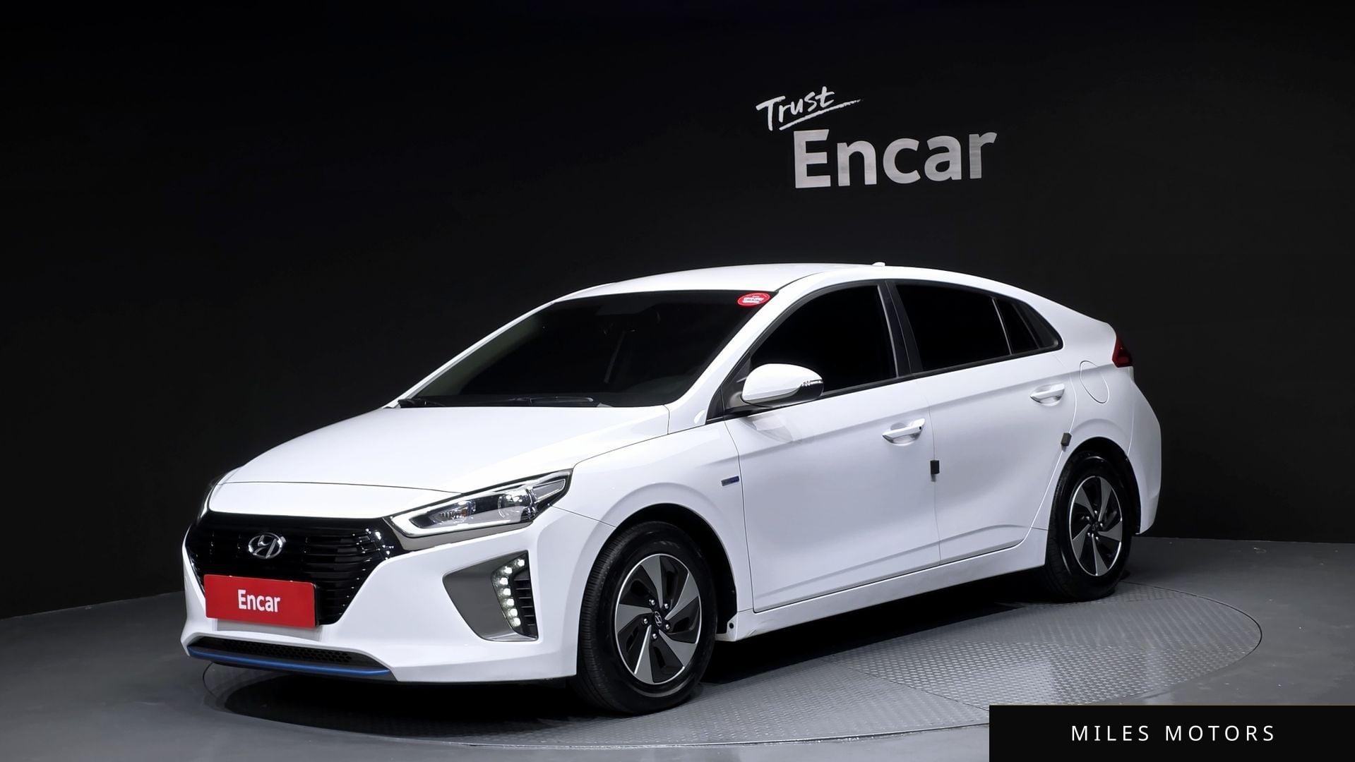 Hyundai Ioniq 2019 — фото 1 из 12