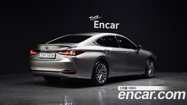 Лексус ES300h 2019 — миниатюра 2