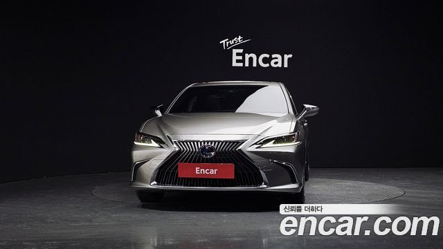 Лексус ES300h 2019 — миниатюра 3