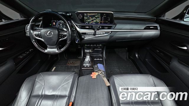 Лексус ES300h 2019 — миниатюра 7