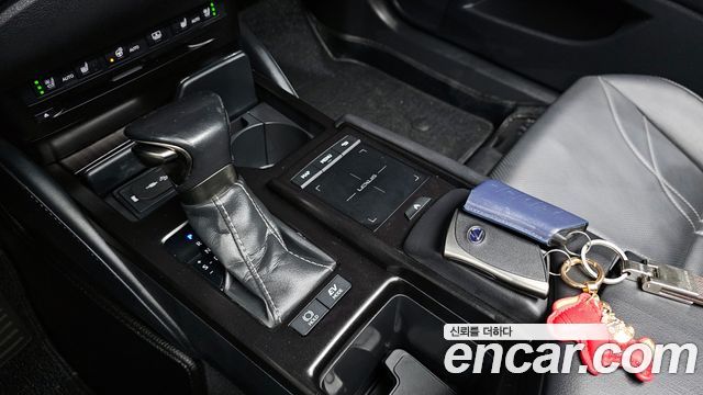 Лексус ES300h 2019 — миниатюра 9