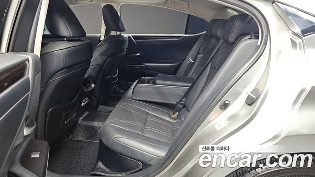Лексус ES300h 2019 — миниатюра 12