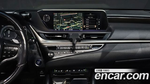 Лексус ES300h 2019 — миниатюра 14