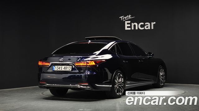 Лексус LS500h 2022 — миниатюра 2