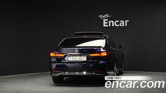 Лексус LS500h 2022 — миниатюра 4