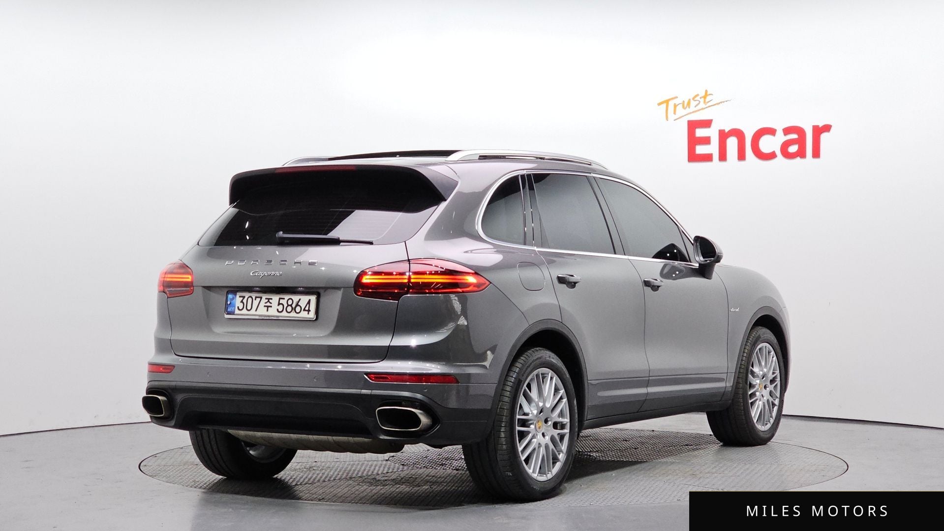 Porsche Cayenne 2016 — миниатюра 2