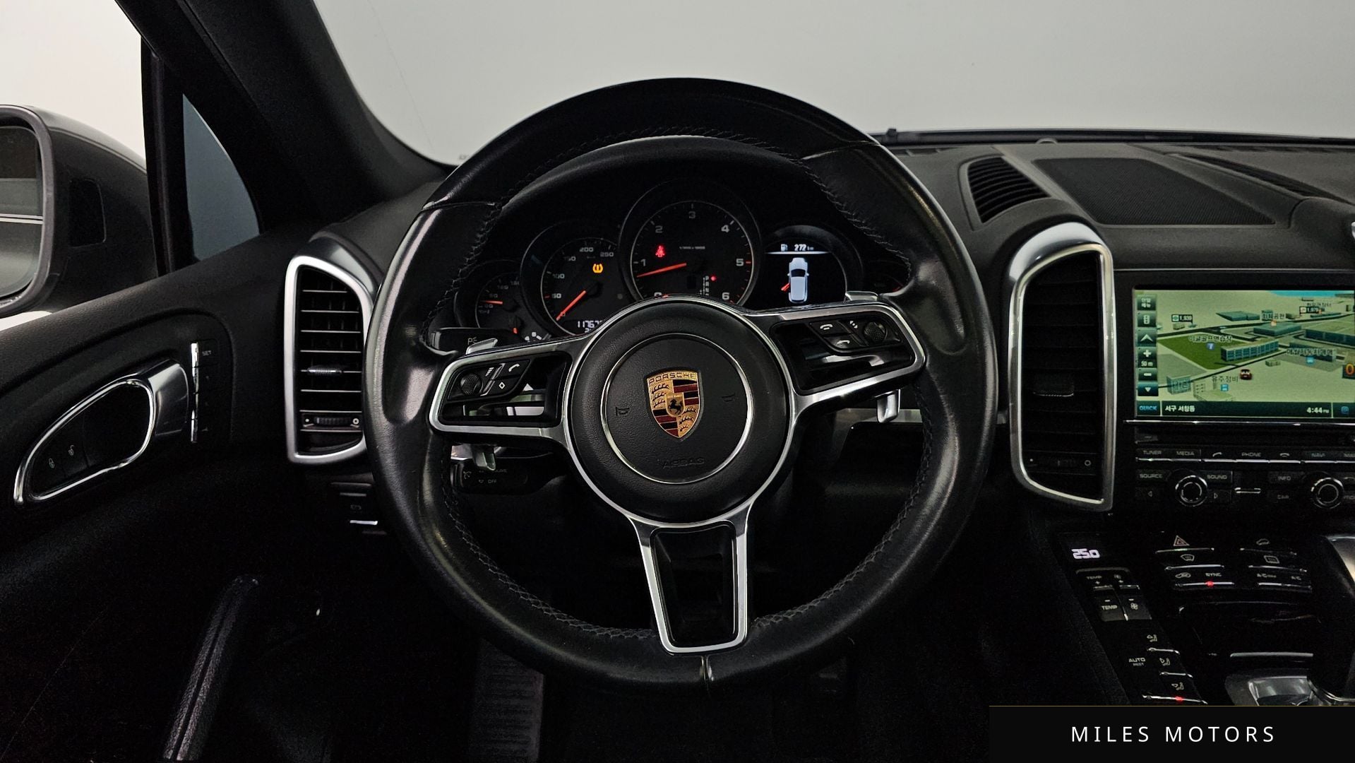 Porsche Cayenne 2016 — миниатюра 14