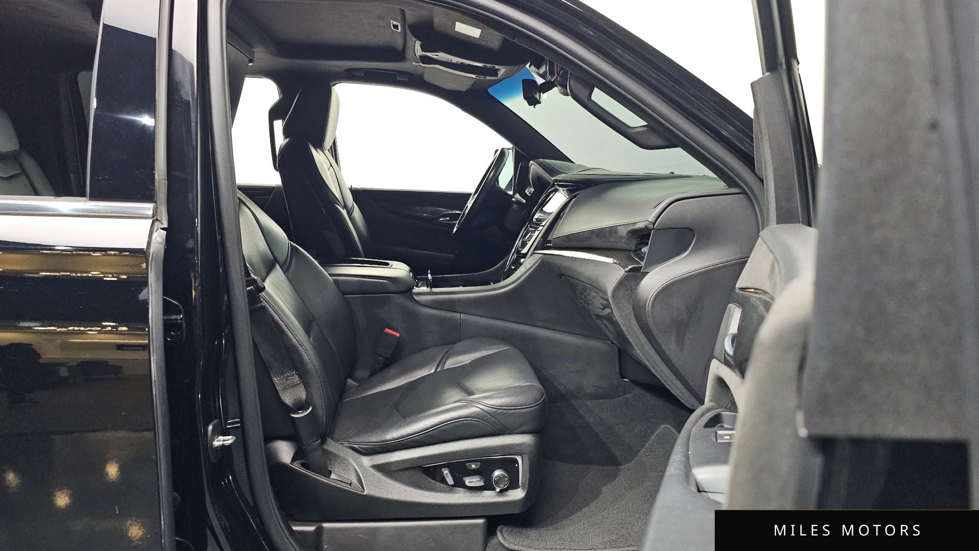 Cadillac Escalade 2018 — миниатюра 11