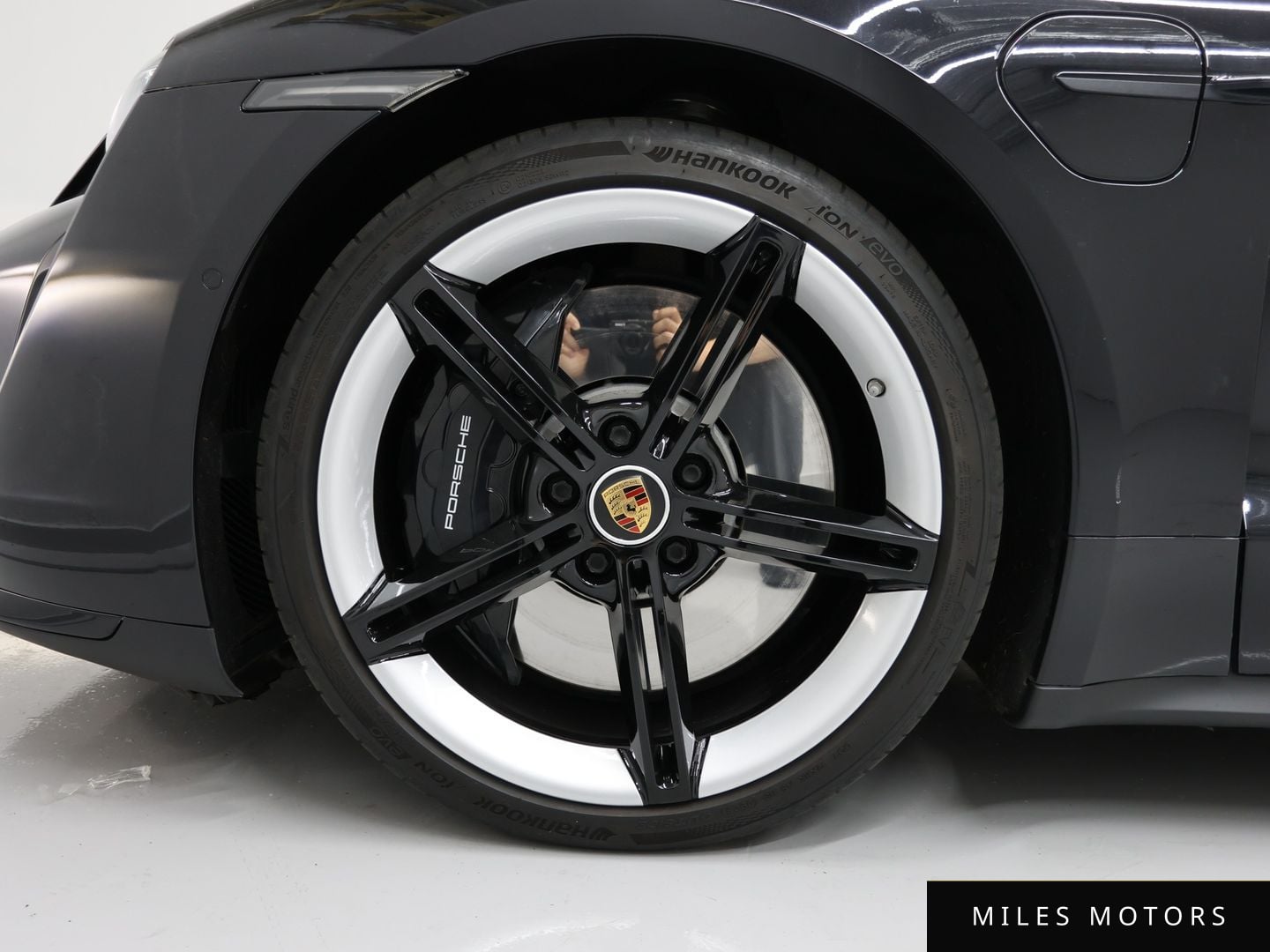Porsche Taycan 2020 — миниатюра 5