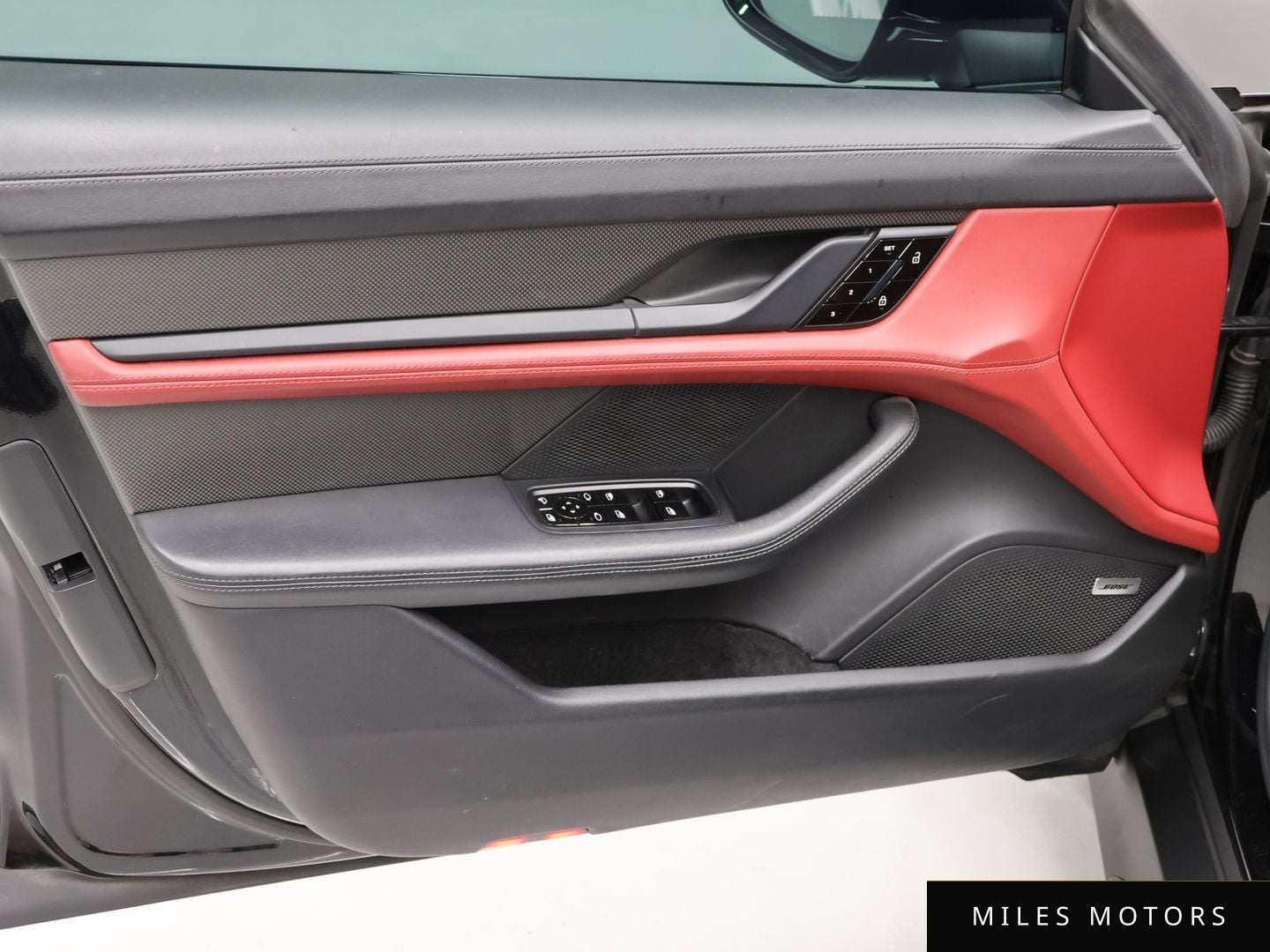 Porsche Taycan 2020 — миниатюра 6