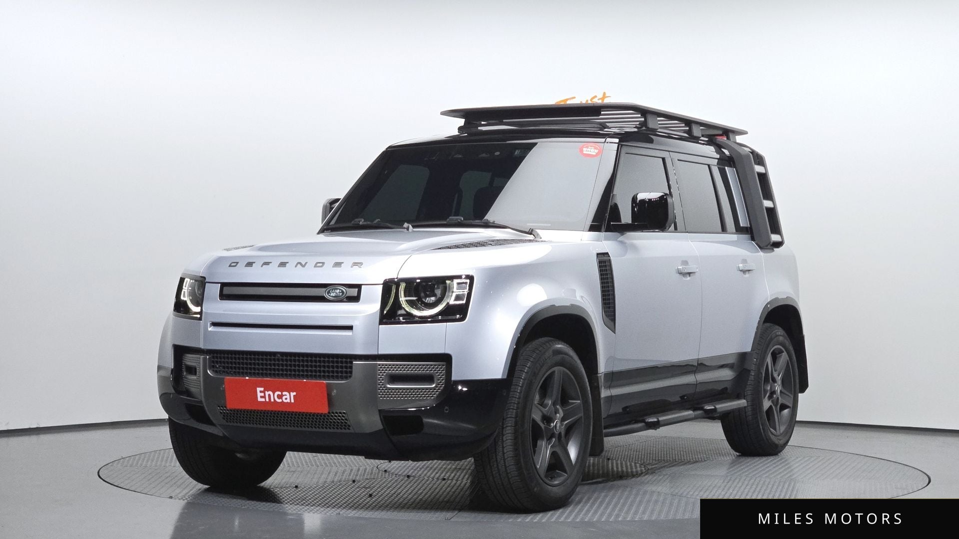 Land Rover Defender 2024 — фото 1 из 12