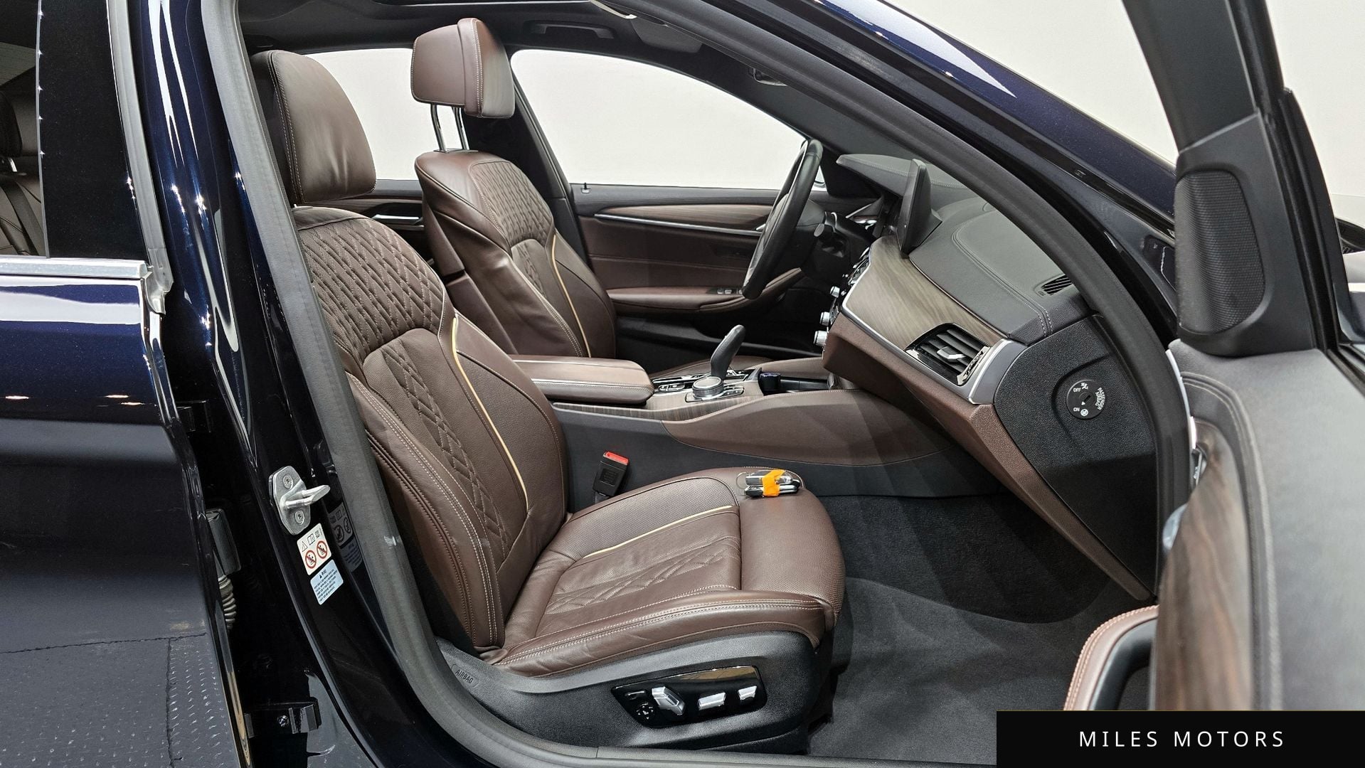 BMW 5 Series (G30) 2021 — миниатюра 10