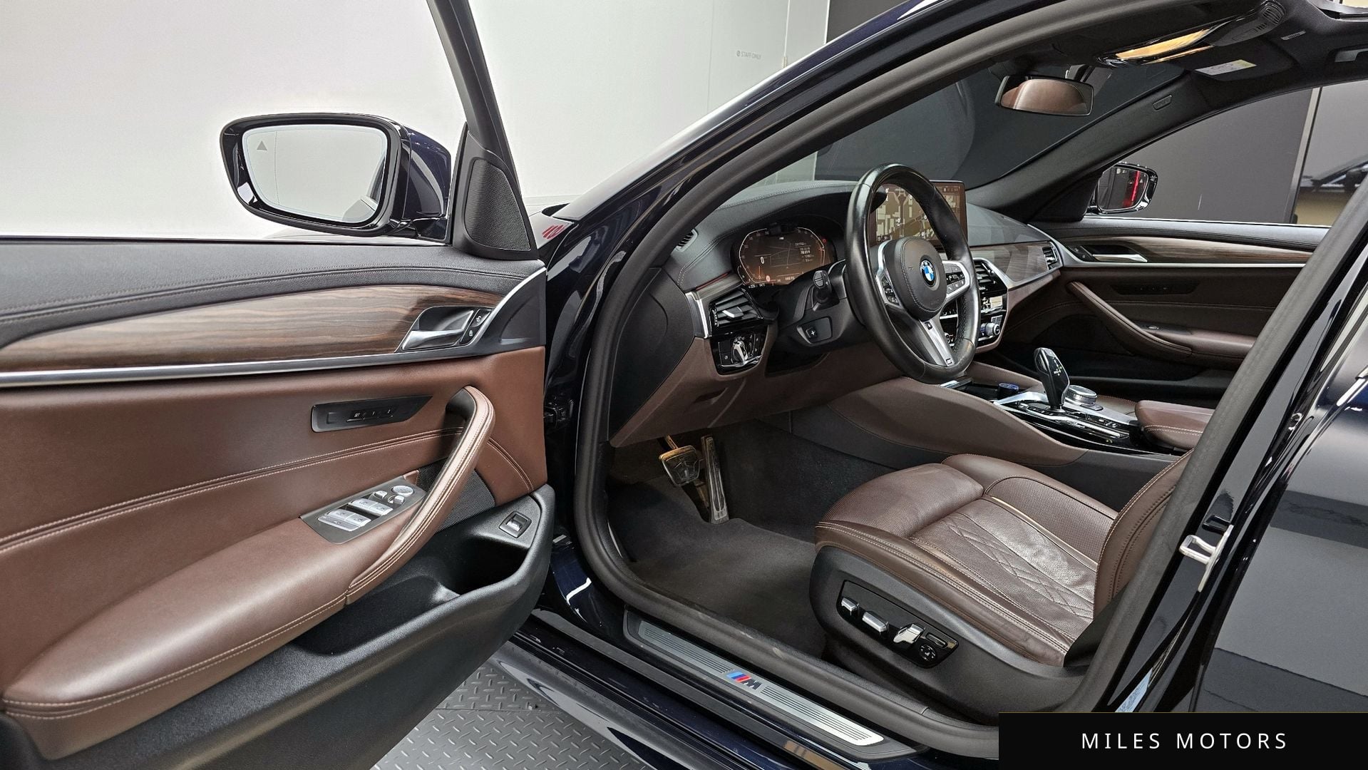 BMW 5 Series (G30) 2021 — миниатюра 11