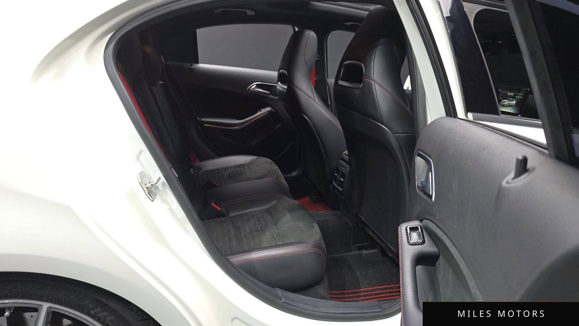 Mercedes-Benz A-Class W176 2018 — миниатюра 12