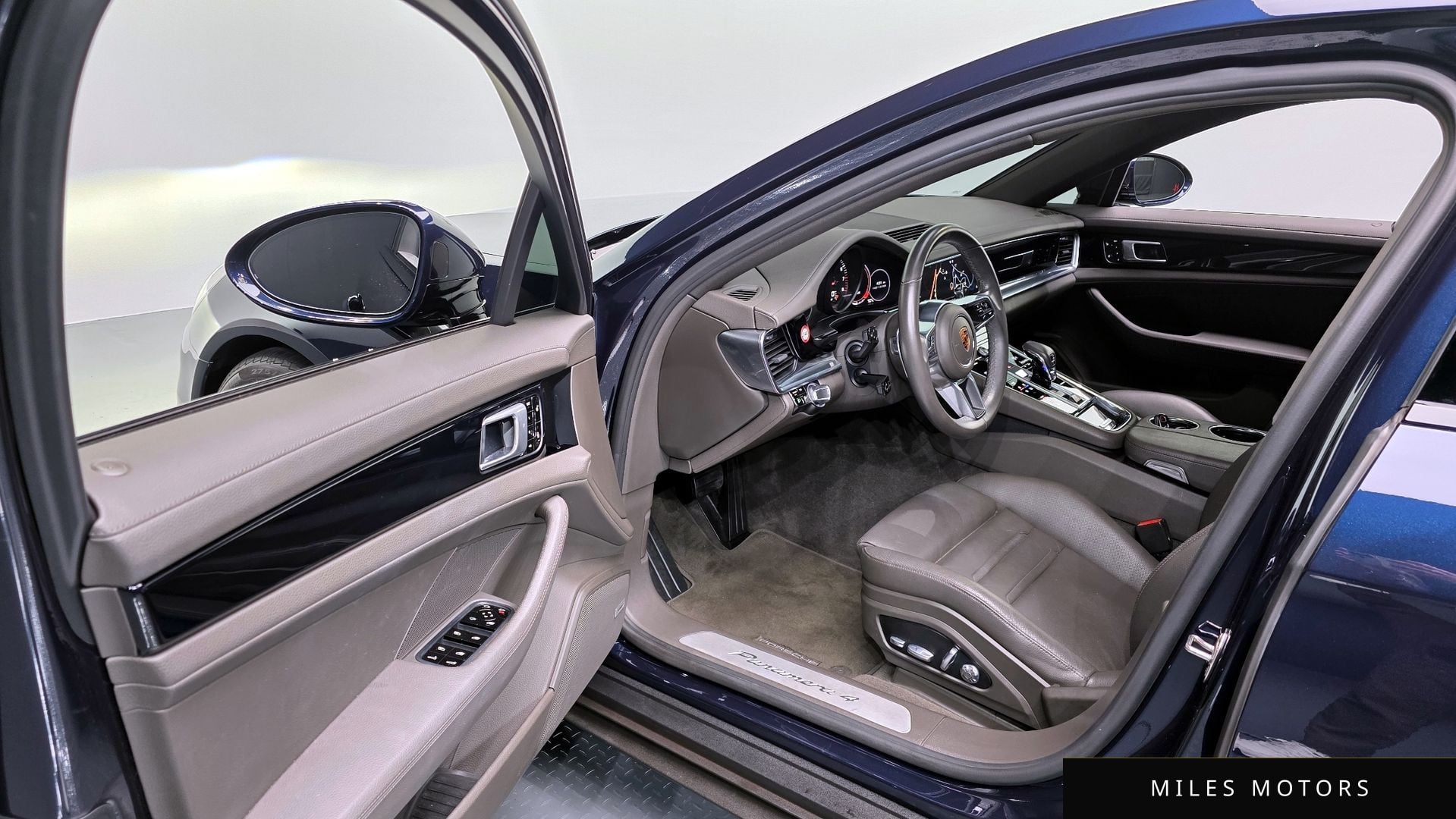 Porsche Panamera 2018 — миниатюра 11