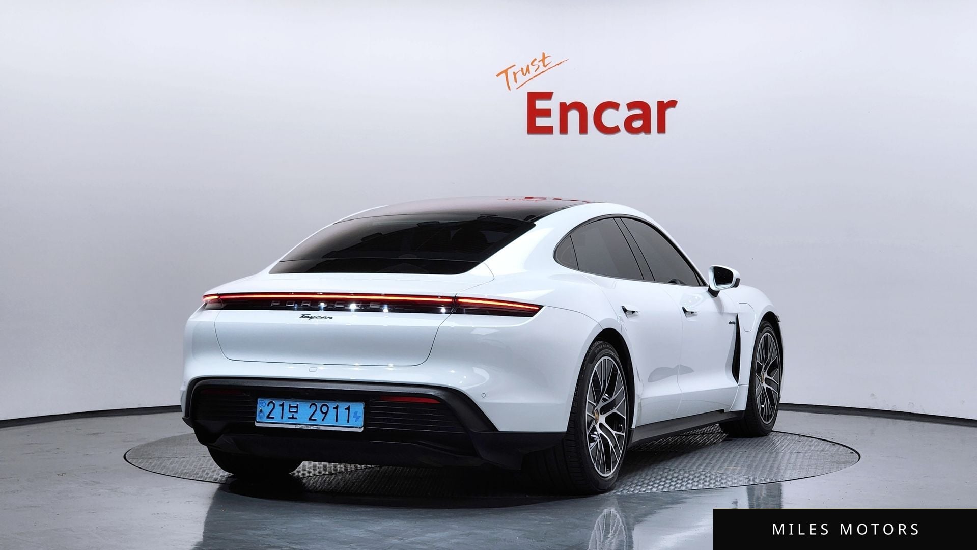 Porsche Taycan 2022 — миниатюра 2
