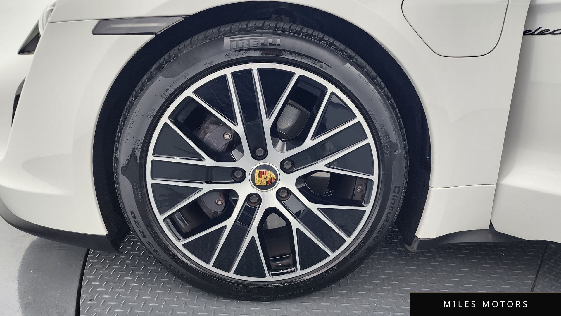 Porsche Taycan 2022 — миниатюра 5