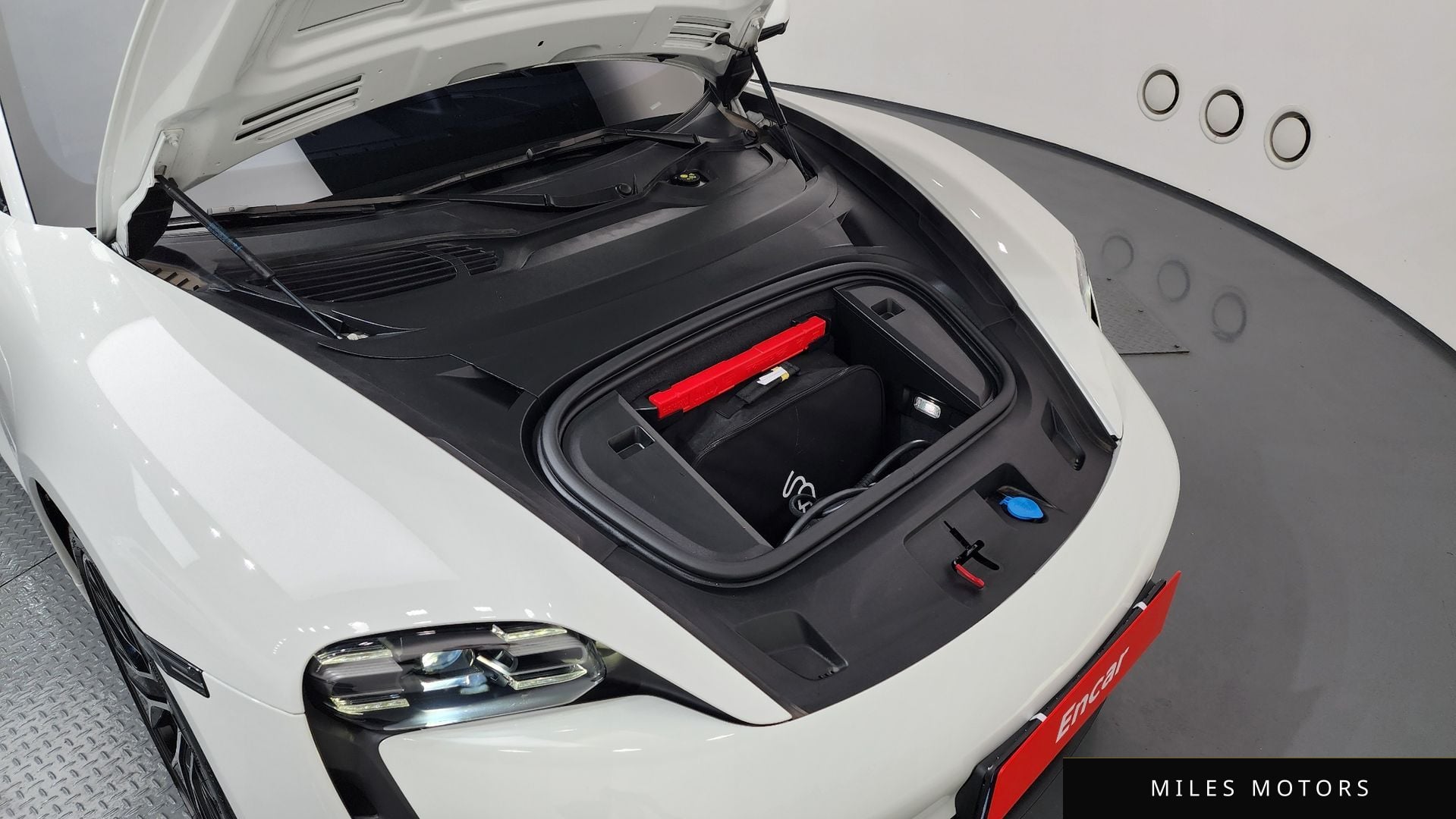 Porsche Taycan 2022 — миниатюра 6