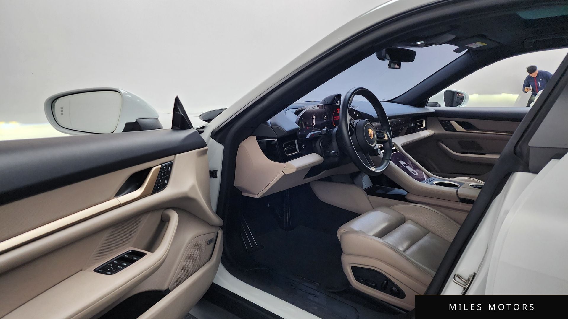 Porsche Taycan 2022 — миниатюра 10