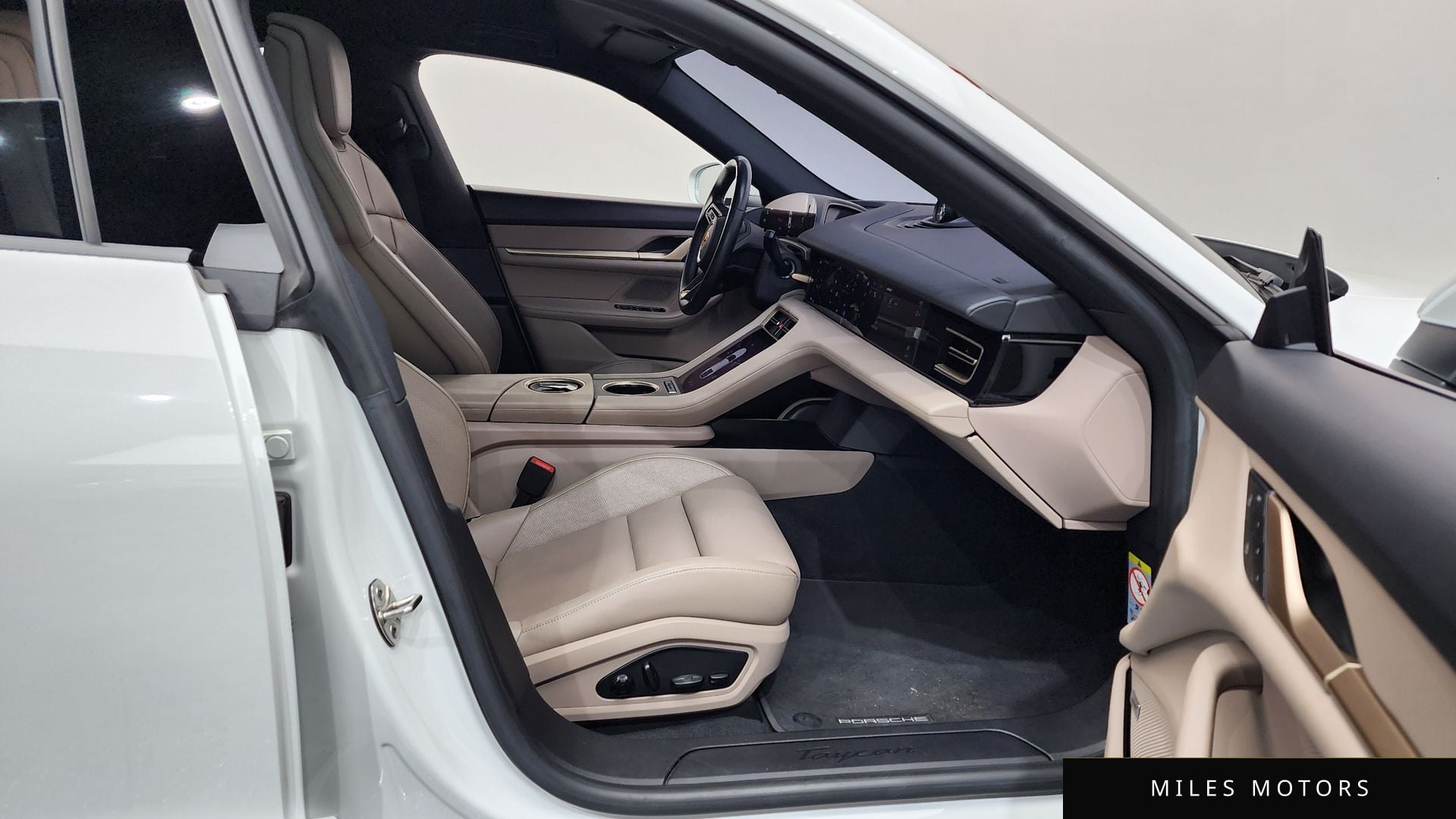 Porsche Taycan 2022 — миниатюра 11