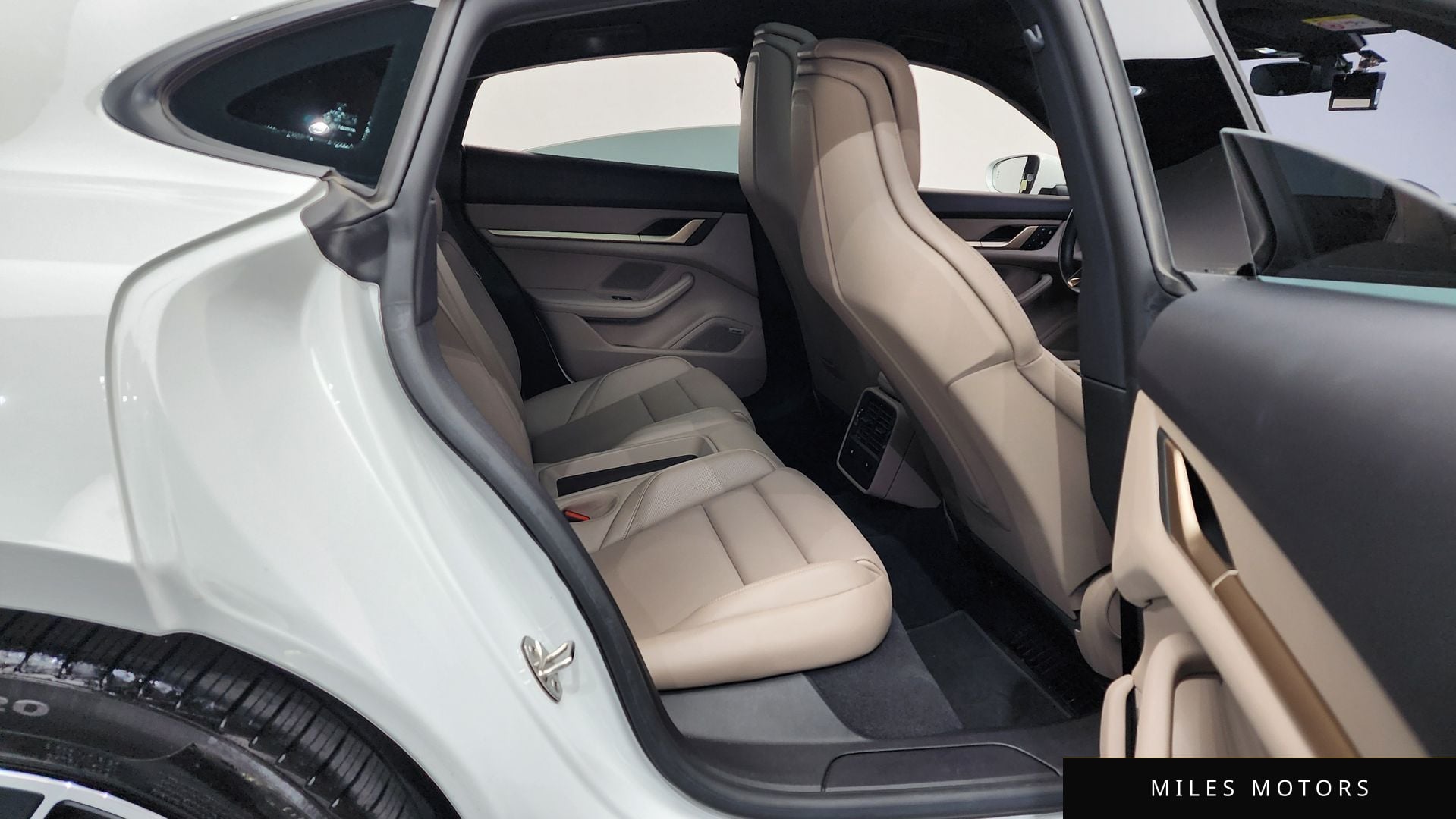 Porsche Taycan 2022 — миниатюра 12