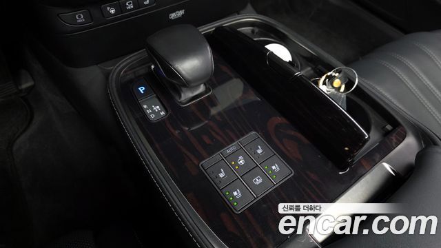 Лексус LS500h 2024 — миниатюра 9