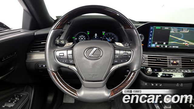 Лексус LS500h 2024 — миниатюра 13