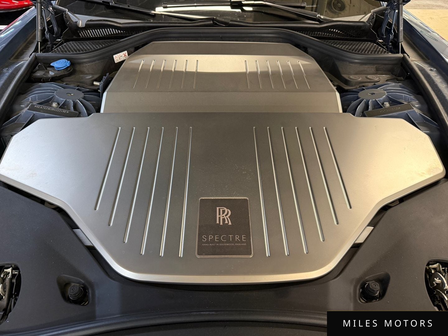 Rolls-Royce 스펙터 2024 — миниатюра 6