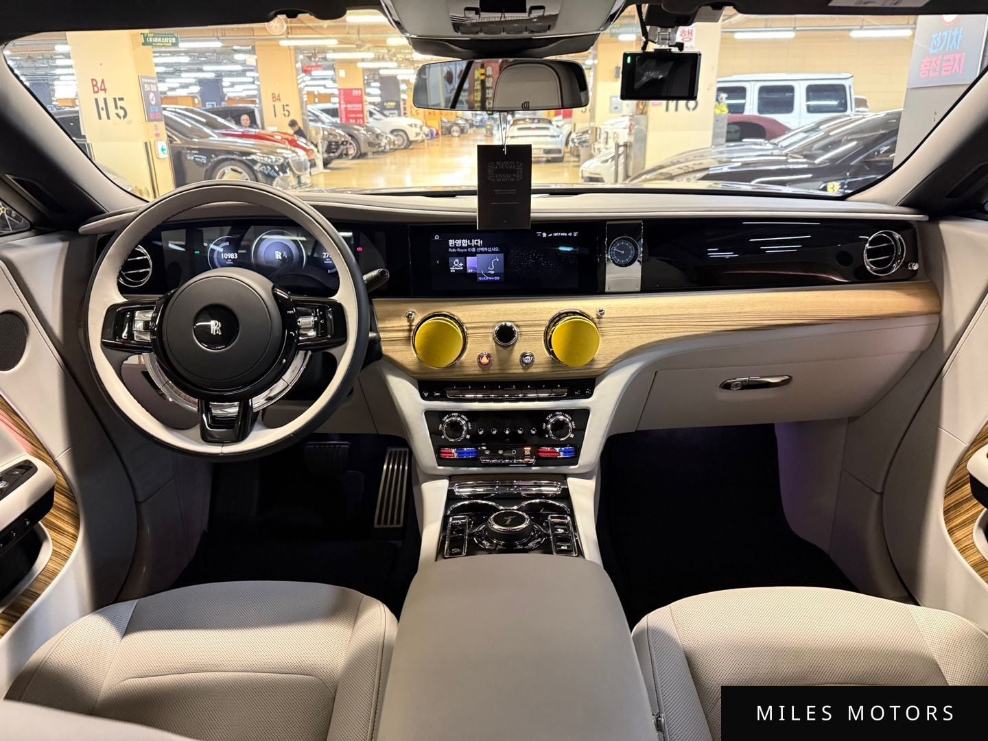 Rolls-Royce 스펙터 2024 — миниатюра 7