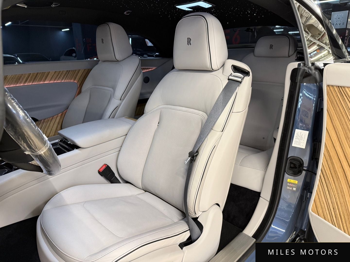 Rolls-Royce 스펙터 2024 — миниатюра 11
