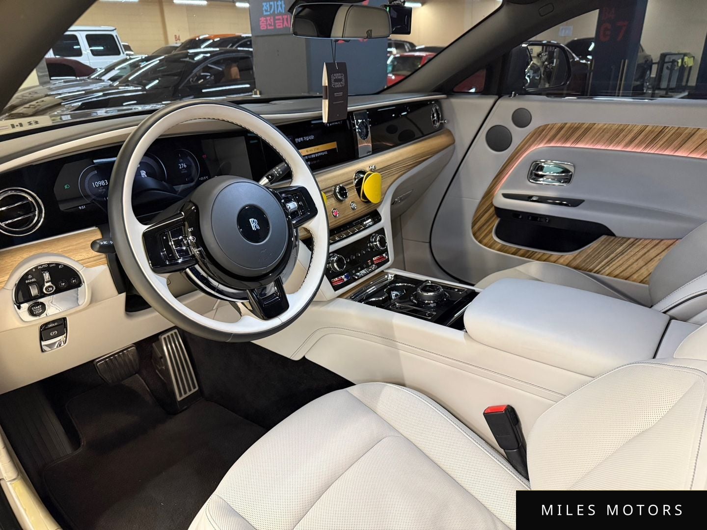 Rolls-Royce 스펙터 2024 — миниатюра 12