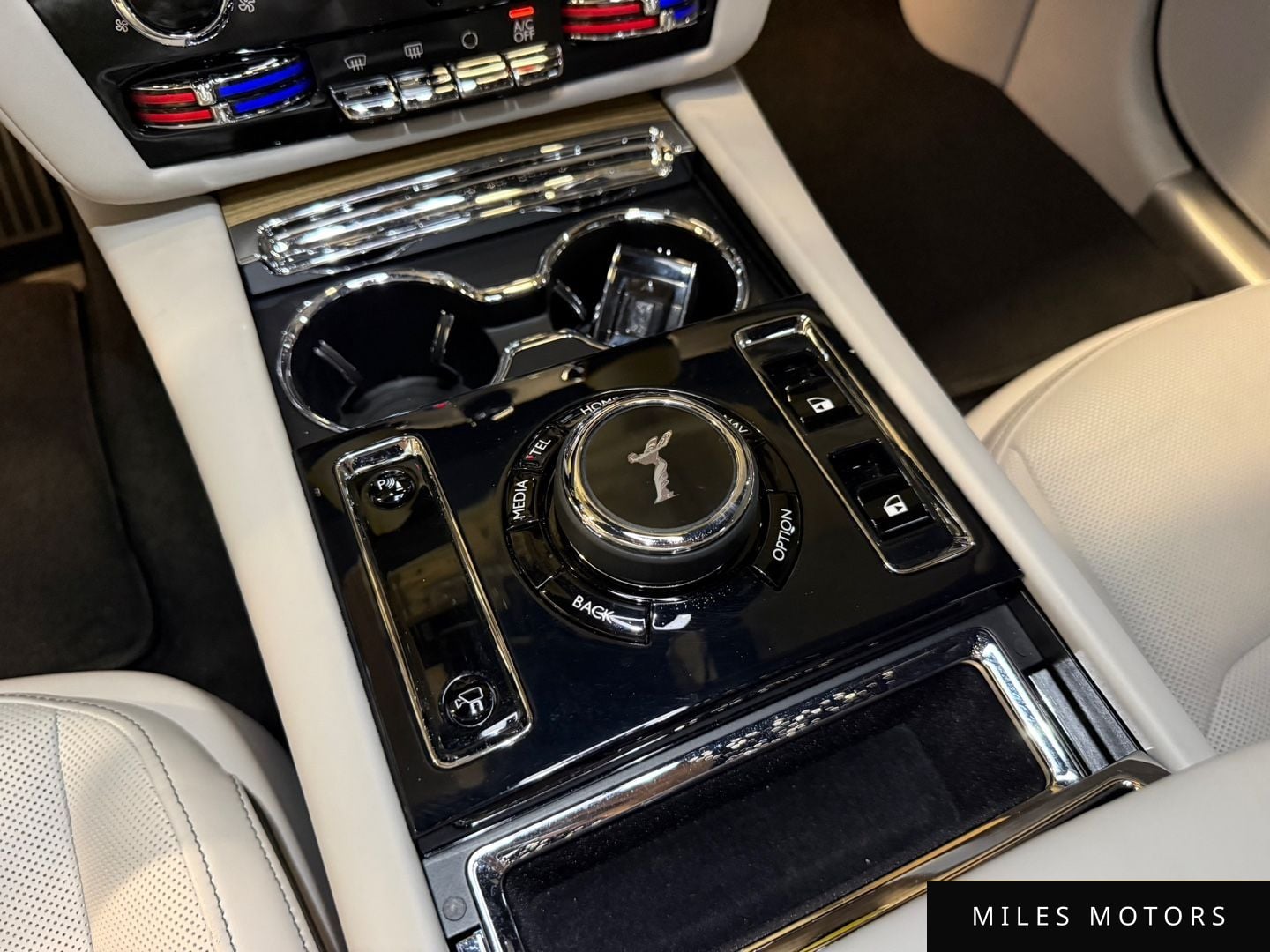 Rolls-Royce 스펙터 2024 — миниатюра 15