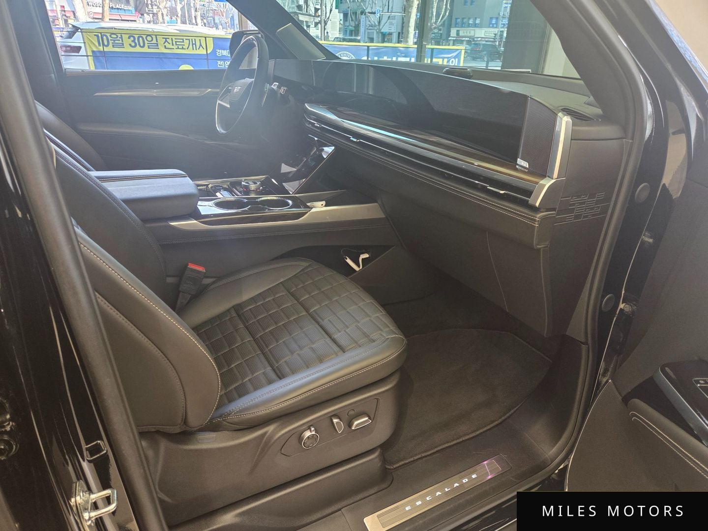 Cadillac Escalade 2025 — миниатюра 9