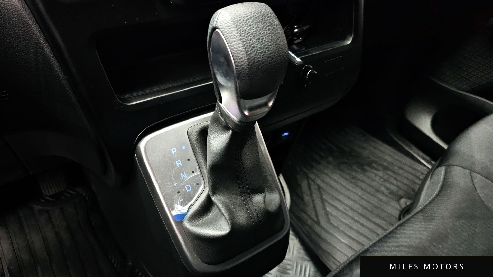 Hyundai Staria 2025 — миниатюра 9