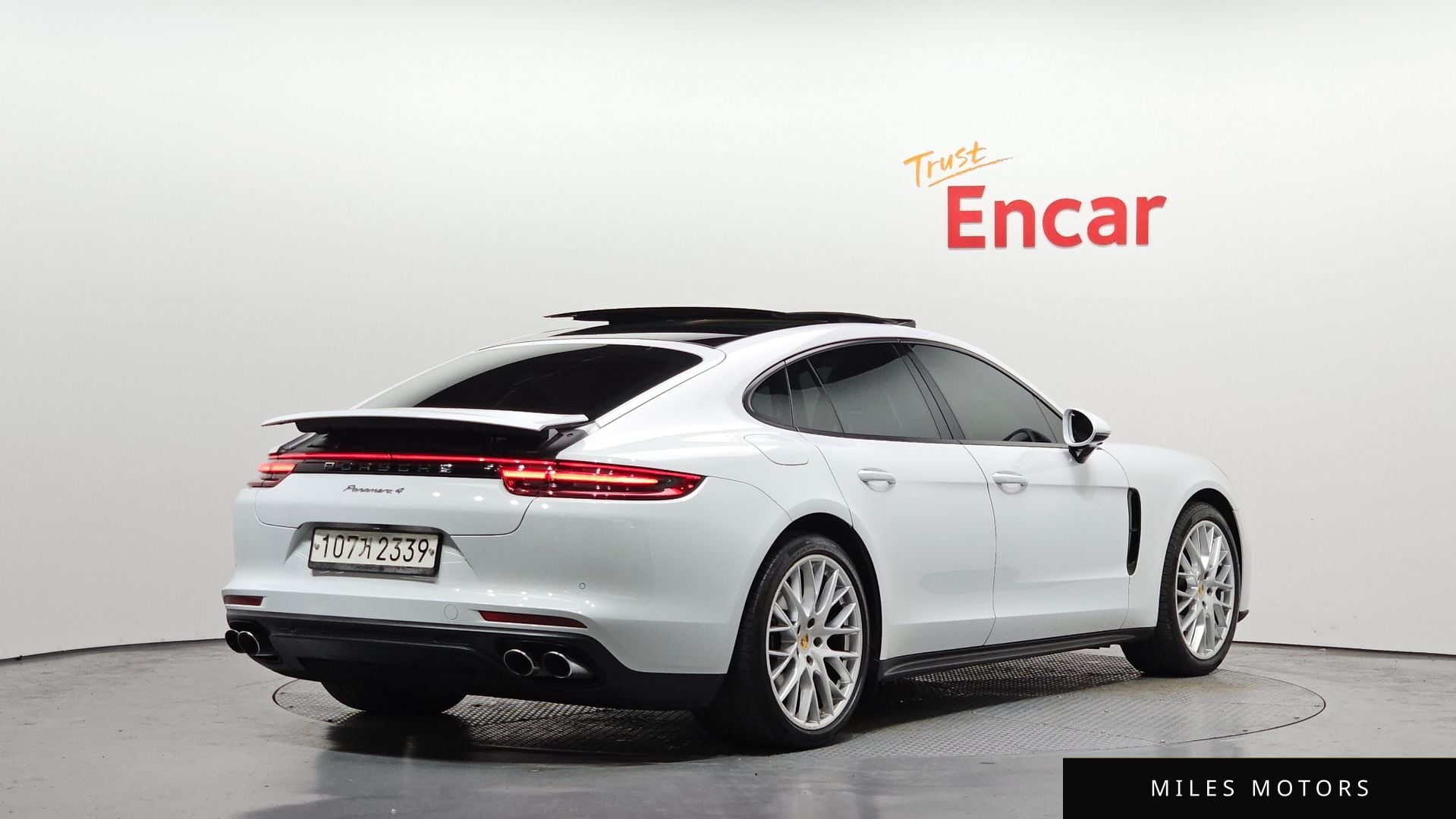 Porsche Panamera 2018 — миниатюра 2