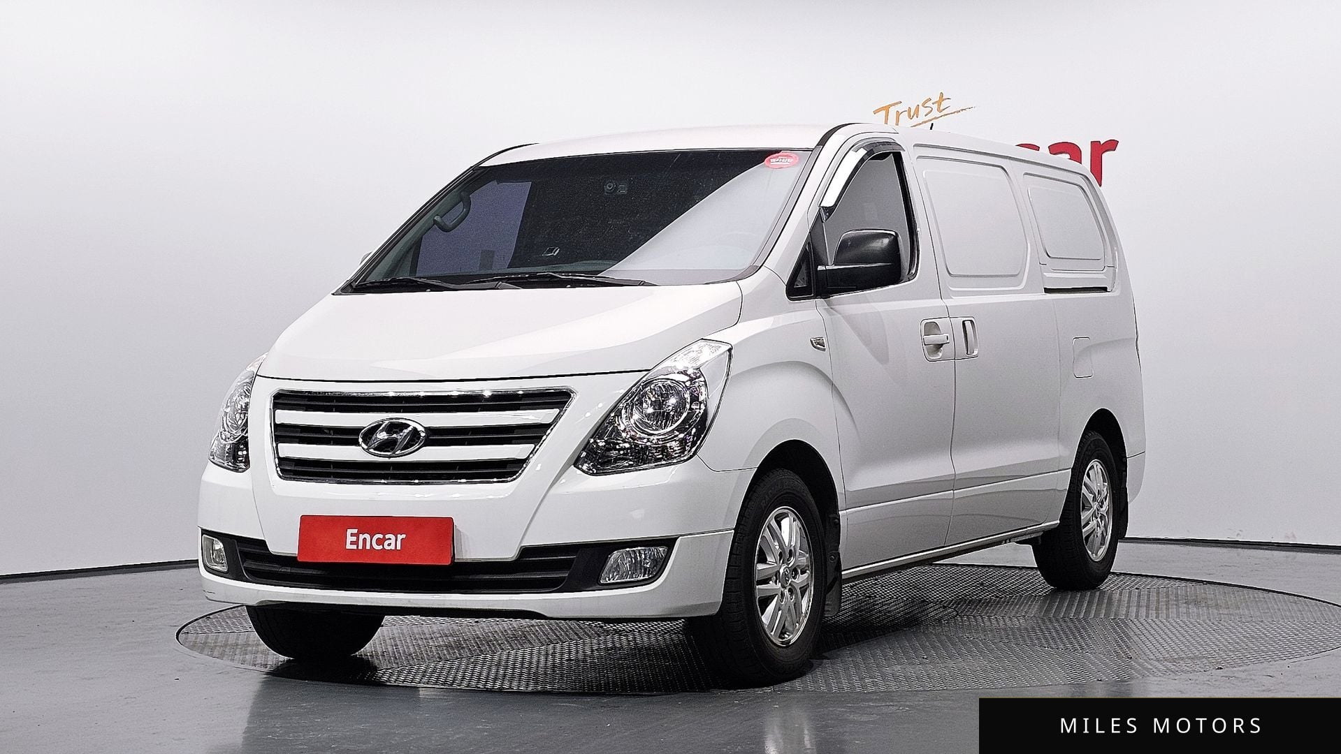 Hyundai Starex 2017 — фото 1 из 12