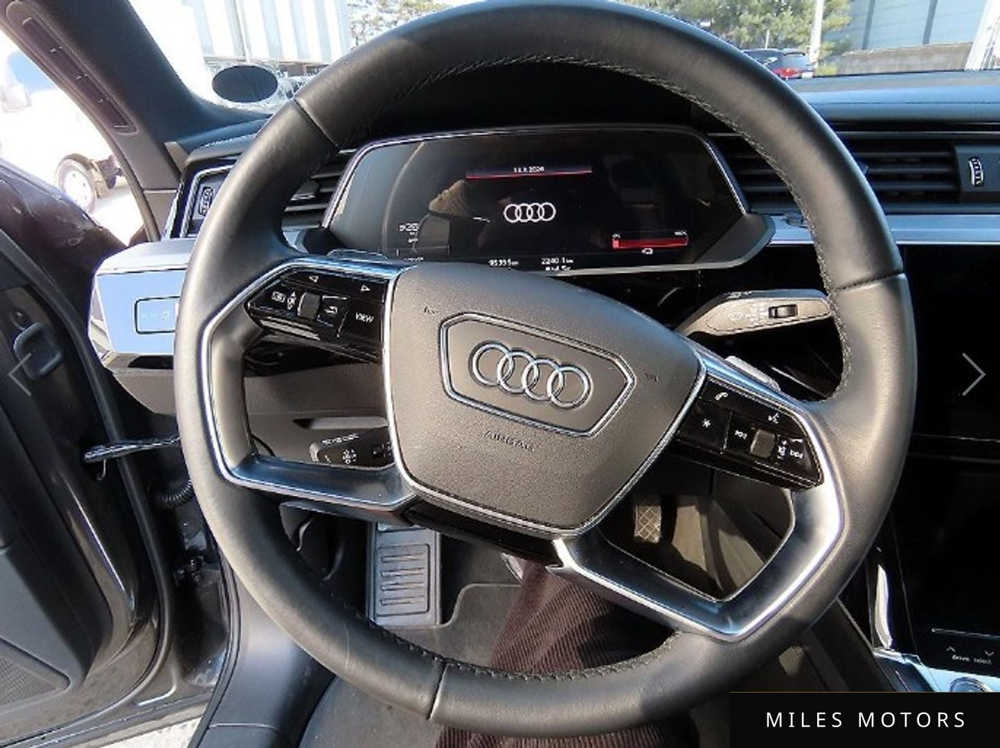 Audi e-tron 2022 — миниатюра 8