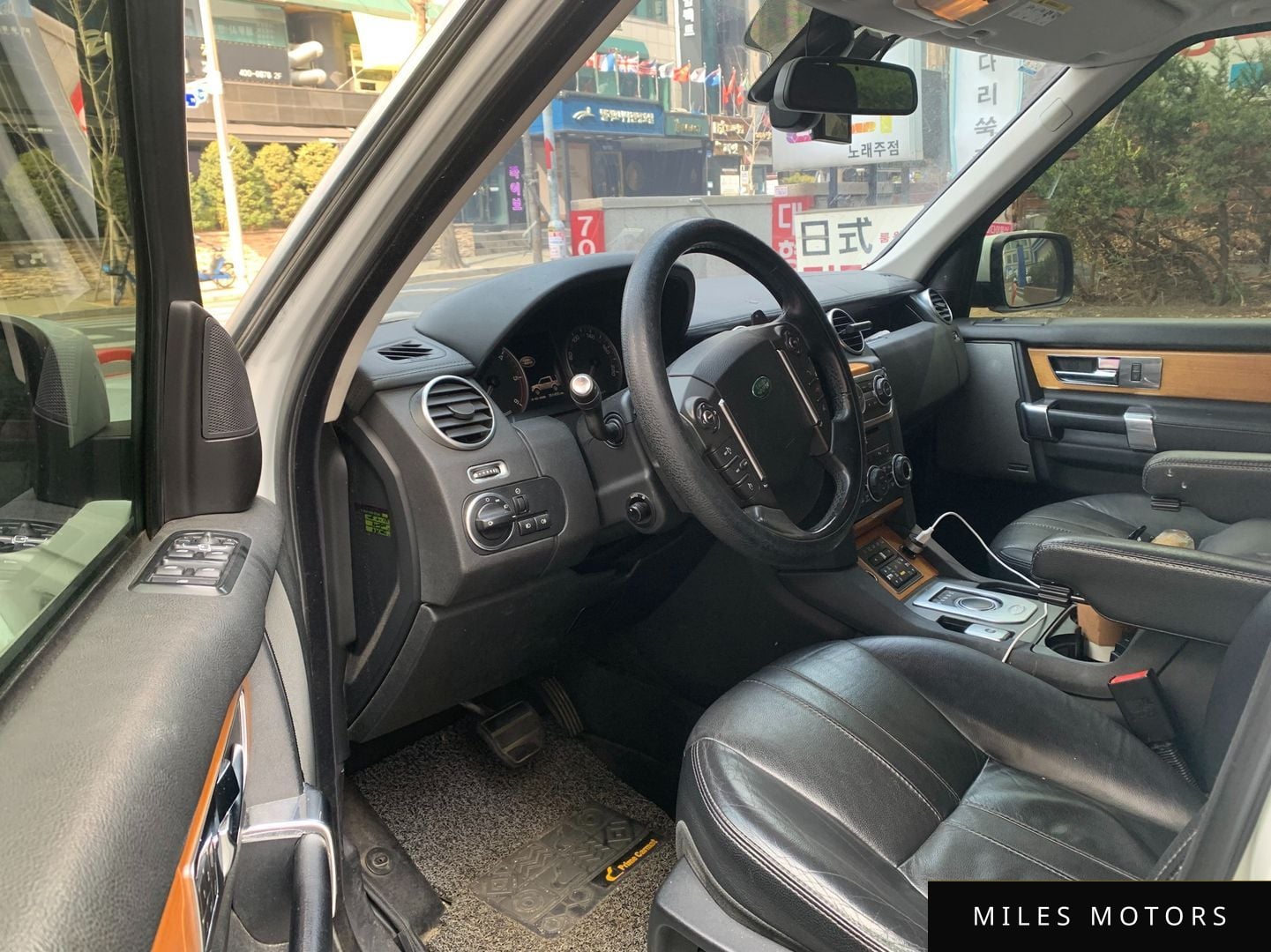 Land Rover Discovery 2013 — миниатюра 10