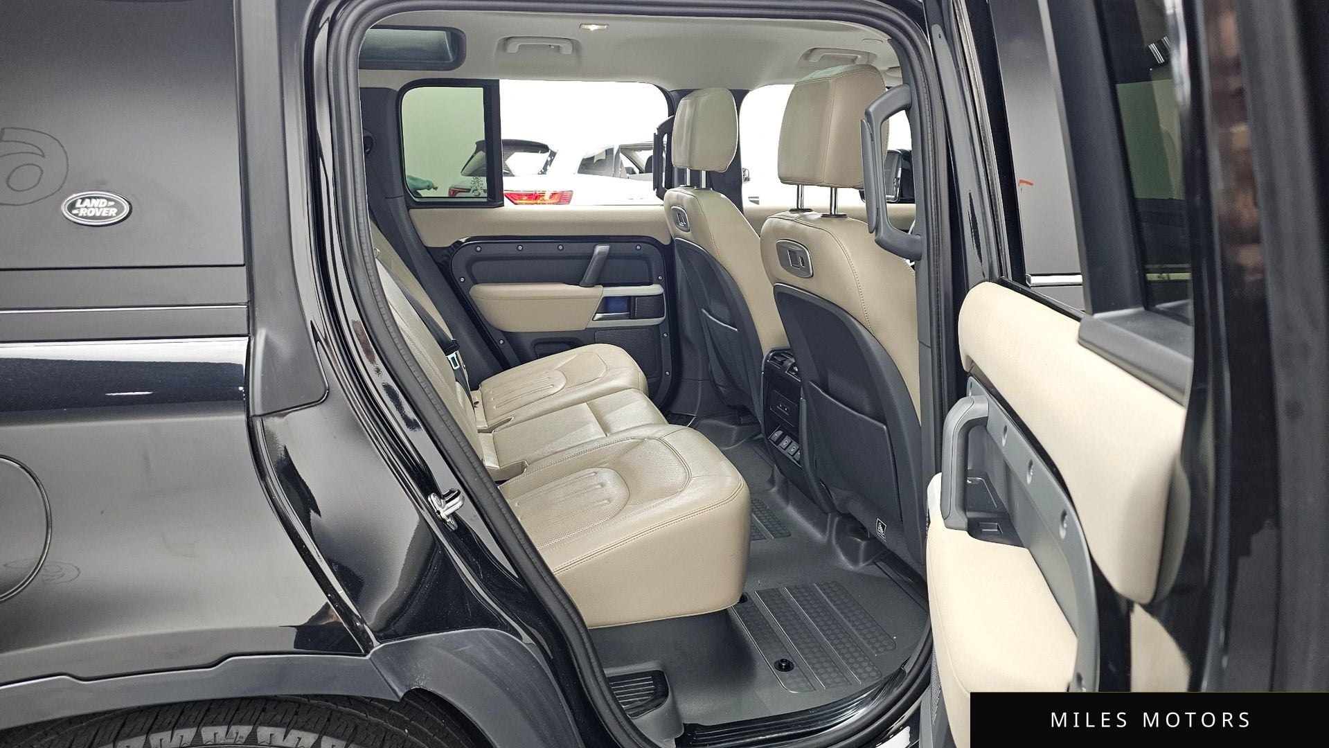 Land Rover 디펜더 (L663) 2022 — миниатюра 12