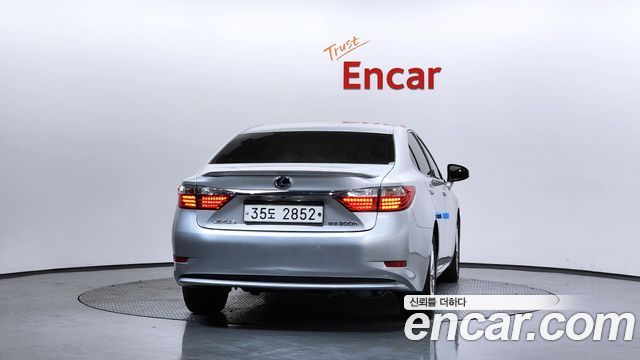 Лексус ES300h 2014 — миниатюра 4