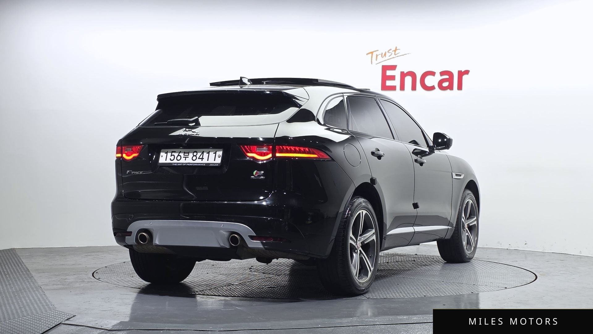 Jaguar F-PACE 2017 — миниатюра 2