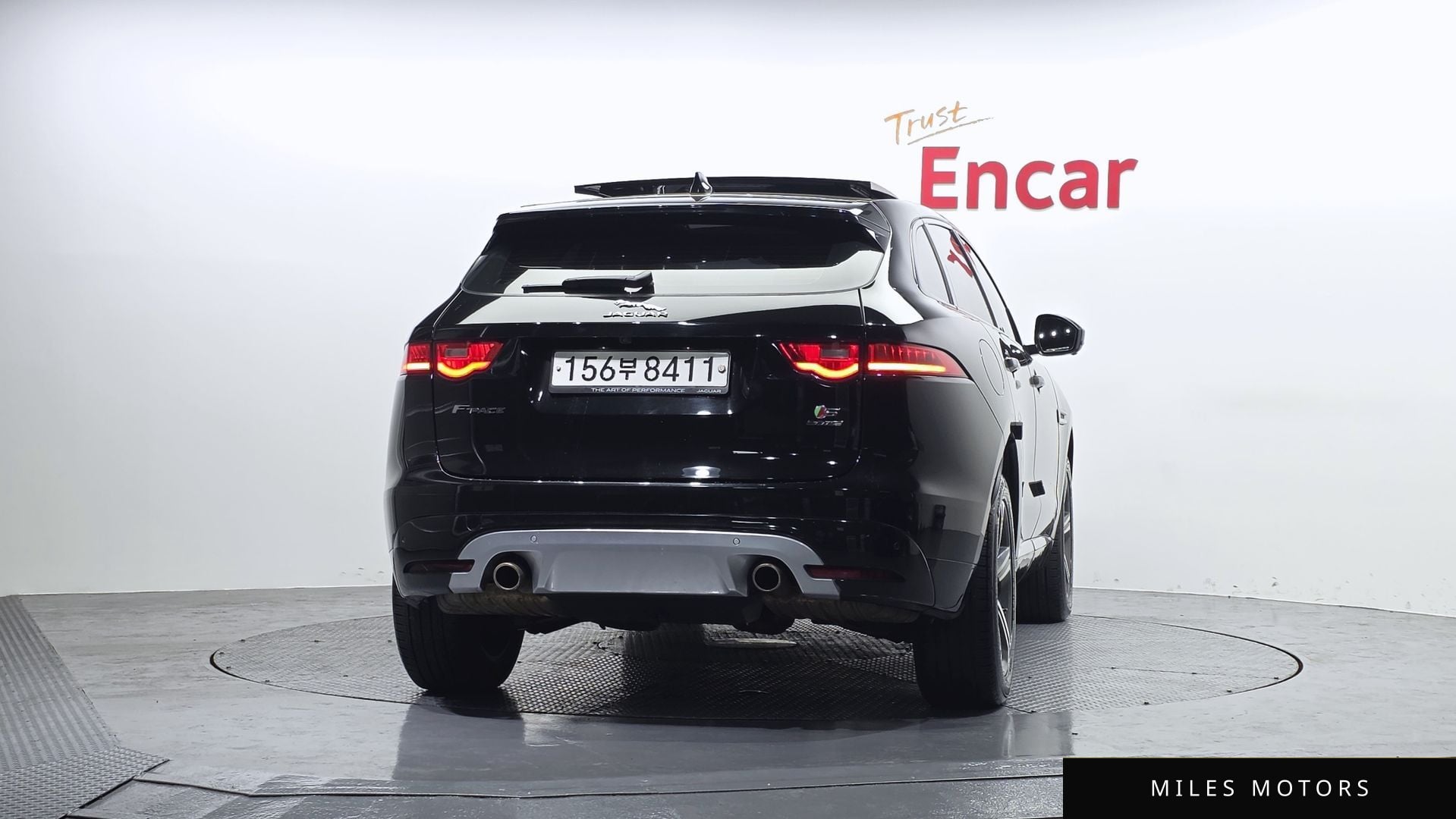 Jaguar F-PACE 2017 — миниатюра 4