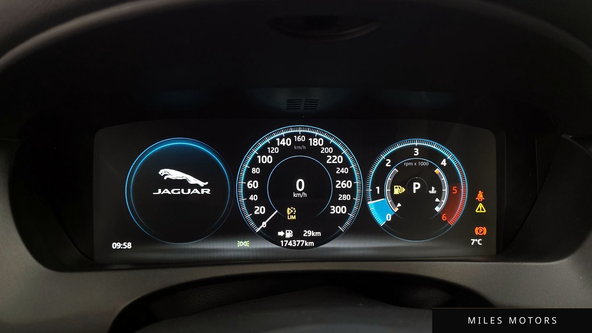 Jaguar F-PACE 2017 — миниатюра 8