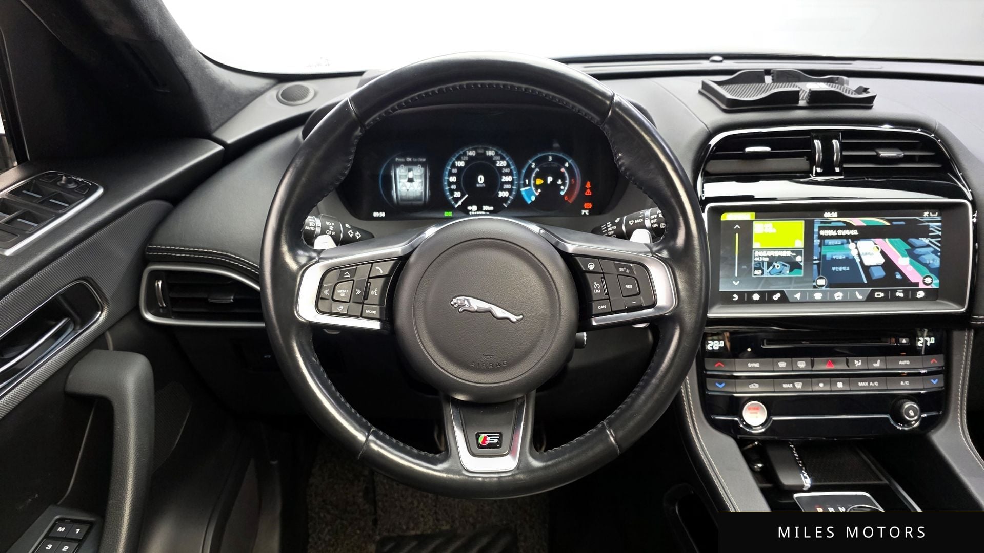 Jaguar F-PACE 2017 — миниатюра 13